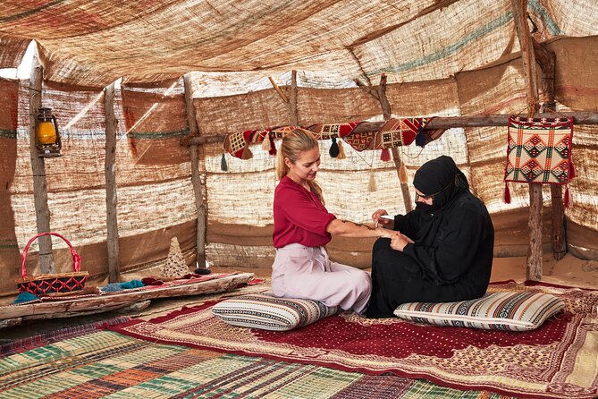 Dubai Evening Heritage Safari by Vintage G Class Al Marmoom Oasis - Makeovers, Falcons, and Telescope Stargazing