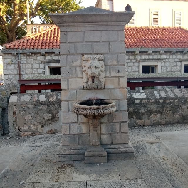 Dubrovnik: Historical Tour with Game of thrones details - Pile Square and Pile Gate: ending with a local fact that sticks