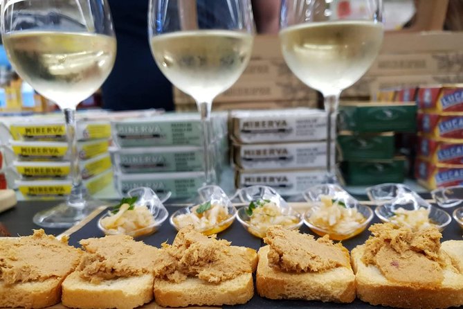 Eat & Tell Porto's Tale: The historical tour that goes through your stomach! - São Bento Railway Station: Short Stop, Big Visual Payoff
