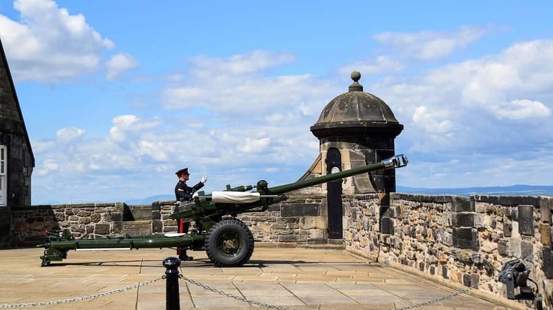Edinburgh: Edinburgh Castle Guided History Tour with Tickets - Practical matters: bags, weather, and comfort on a windy hill