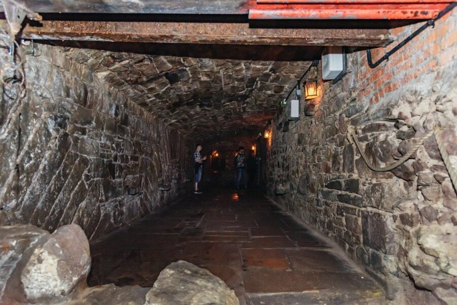 Edinburgh: Old Town and Underground Historical Tour - Royal Mile Meets the Underground: How This 1.5-Hour Tour Feels
