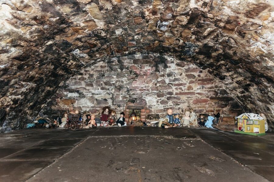 Edinburgh: Old Town and Underground Historical Tour - Guides Like Holly, Emilie, and James: Why the Storytelling Lands