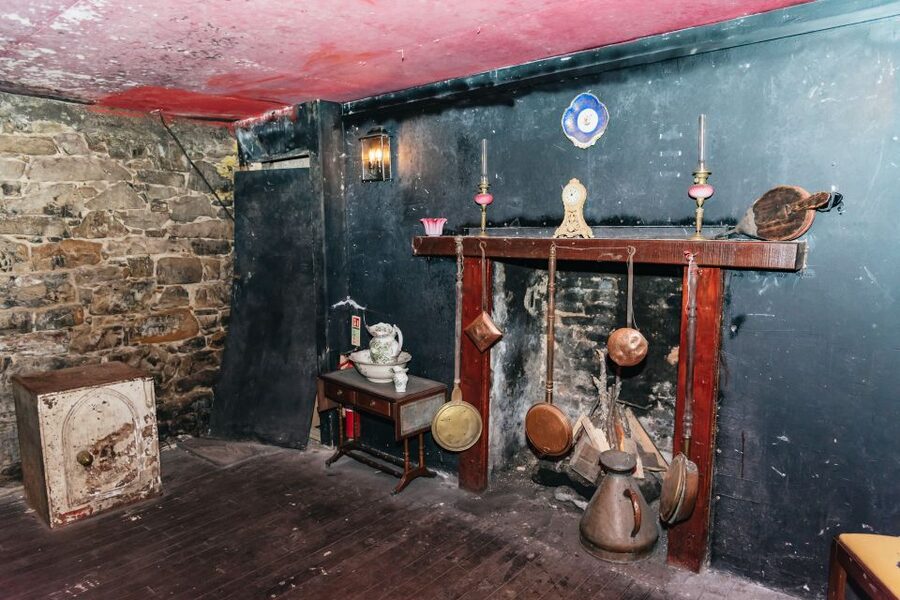 Edinburgh: Old Town and Underground Historical Tour - Price and Value Around $27: What You’re Really Paying For