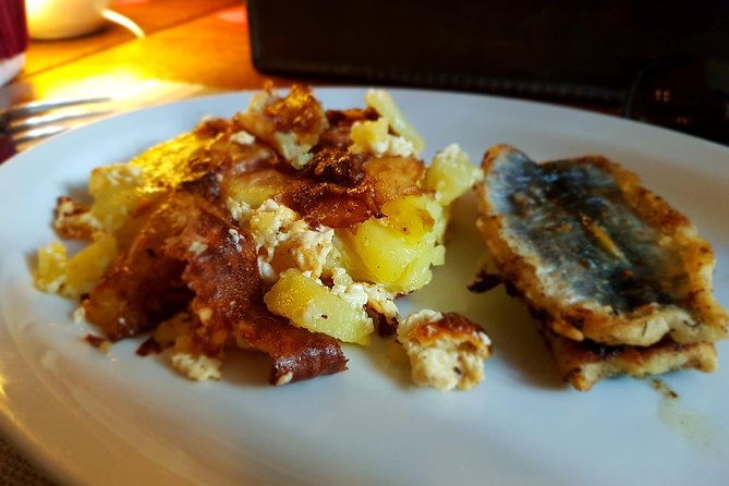Estonian food, drinks and history tour - Stop 3: Eesti Esindus Tallinnas (Estonian House) Traditional Snacks