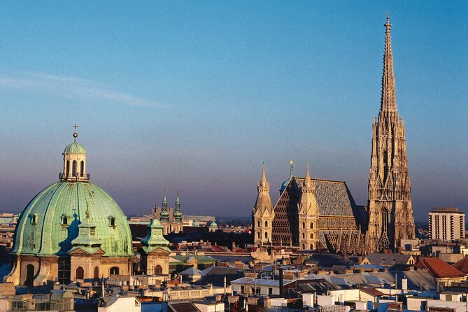 Exciting history tour and discovery of Vienna's secrets - Getting your bearings fast at Graben 32