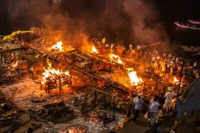 Explore the Ancient and Hidden Sides of Varanasi - Entering Varanasi’s old-city lanes: narrow streets, guided context