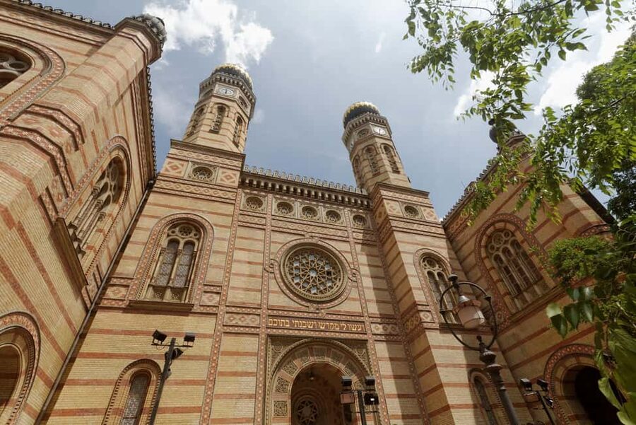 Explore the rich Jewish heritage of Budapest PRIVATE TOUR - Starting at Starbucks on Fashion Street: where the tour begins
