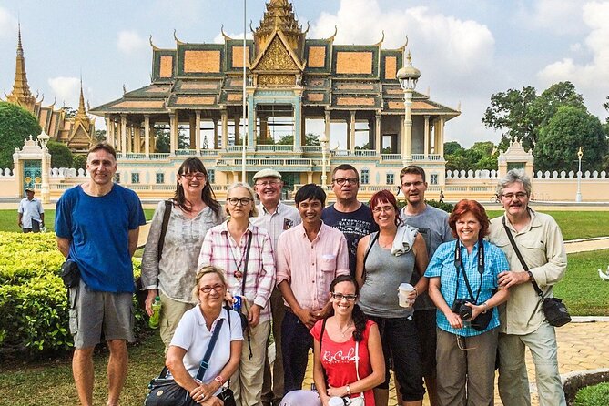 Exploring the Ancient Wonders of Angkor Wat with sunset backheng - Photo support and guide names: why it matters in Angkor