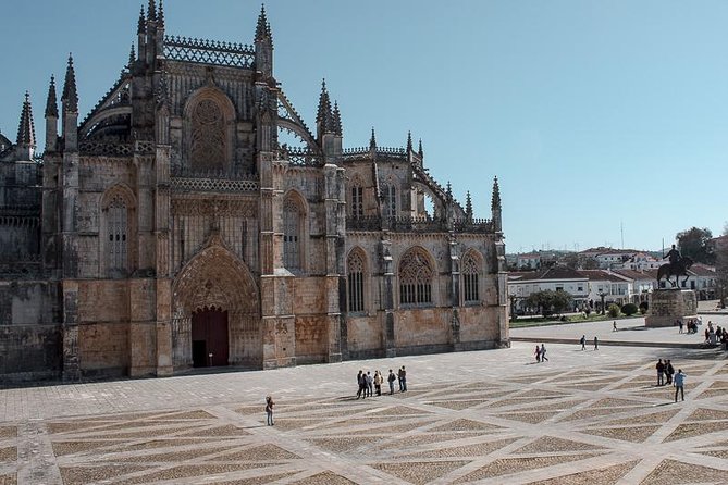 Faith and Heritage: Fátima, Batalha, Nazaré, Óbidos from Lisbon - Óbidos: medieval streets, castle vibes, and ginjinha with purpose