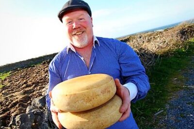 Food, heritage & cultural tour Inishmore, Aran Islands. Guided. - Getting from the ferry terminal to the forts (and back) without stress