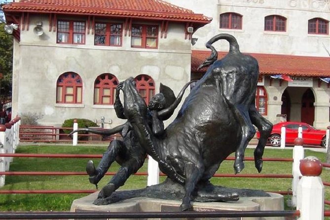 Fort Worth Historical Tour from Dallas & Fort Worth - JFK Tribute at General Worth Square: A Photo Stop With Context