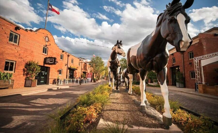 Fort Worth: Stockyards History Tour Pub Crawl - Meeting Bill Pickett: your exact meetup point in the Stockyards