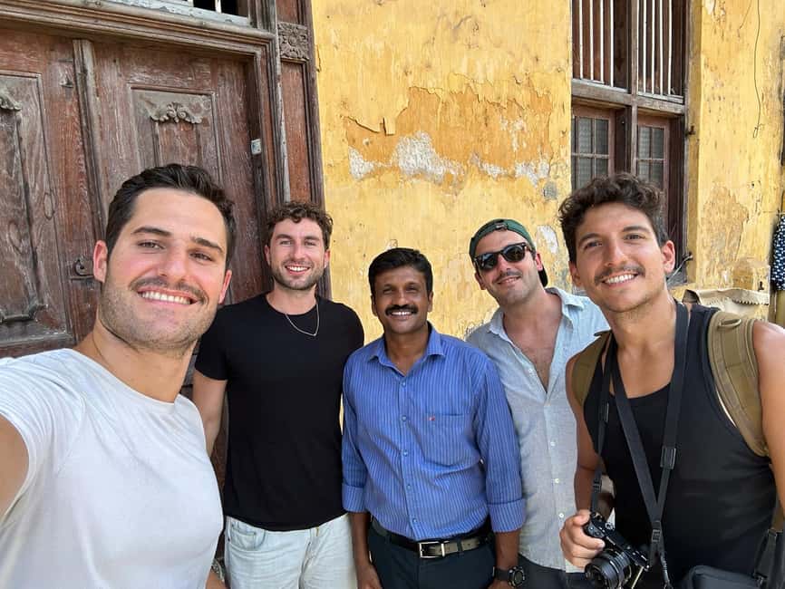 Fortkochi Heritage Walking tour with a local guide - Meeting Kashi Art Café and getting your bearings fast