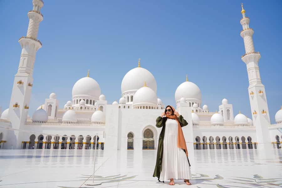 From Abu Dhabi: Grand Mosque, Royal Palace& Heritage Village - Corniche Skyline Views and the Emirates Palace Photo Stop