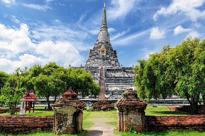From Bangkok: Ayutthaya Temples Small Group Tour with Lunch - Wat Phra Sri Sanphet: Ayutthaya’s grand centerpiece