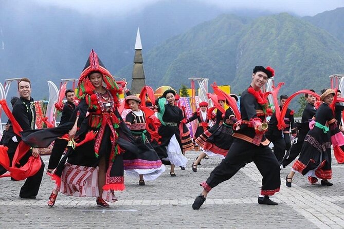 From Hanoi : Sapa Moutain Trek - Halong bay Heritage - Halong Bay Cruise Day: Kayaking, Caves, and a Sunset Party