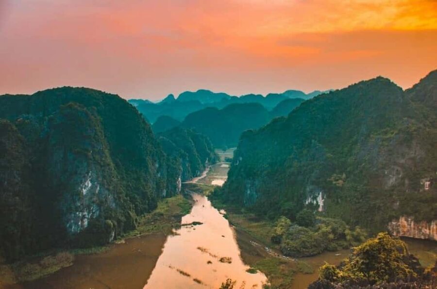 From Hanoi: Trang An eco-tourism - Hoa Lu ancient & Mua Cave - From Hanoi to Ninh Binh: a well-paced day trip formula