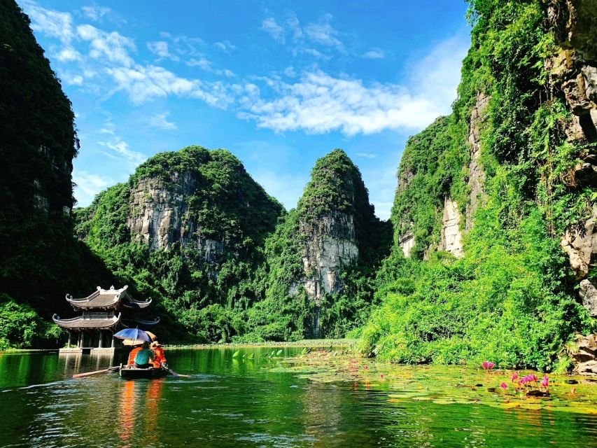 From Hanoi: Trang An eco-tourism - Hoa Lu ancient & Mua Cave - Mua Cave and Hang Mua: the 500 steps for the view