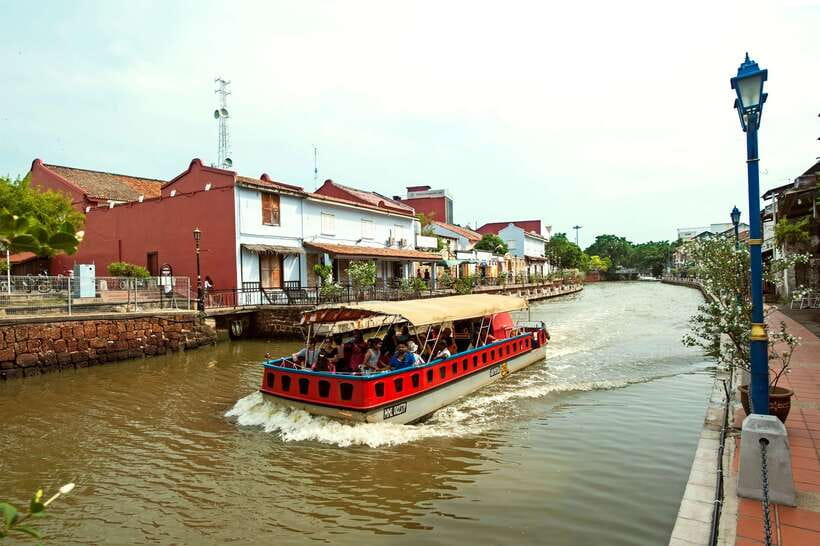 From Kuala Lumpur: Full-Day Historical Tour of Malacca - Cheng Hoon Teng: the quiet power of a living temple
