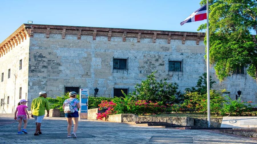 From Santo Domingo: Full day Historical Tour with Lunch - Cuevas de los Tres Ojos and the Faro a Colón viewpoint combo