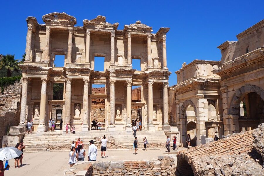 Full-Day Tour of Ancient Ruins in Ephesus from Izmir - The culture stops: carpets, leather, and the sales question