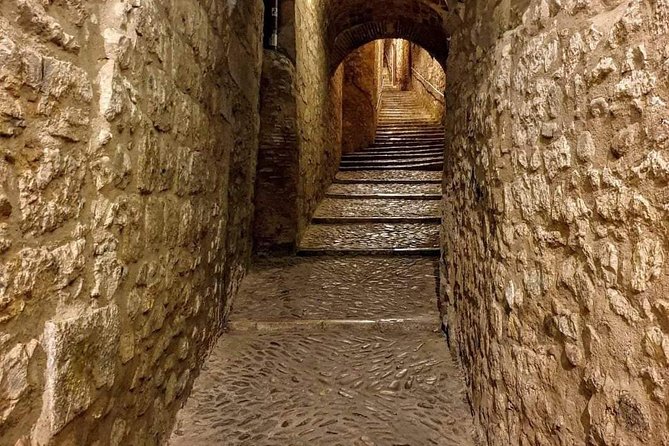 Girona Private History Tour - The Ramblas area: connecting viewpoints, street life, and layout