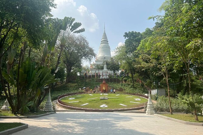 Guided Phnom Penh Heritage Tour - The tablet + headphones approach: how to use it well