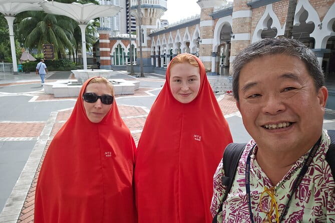 Half Day Cultural And Heritage Walking Tour in Kuala Lumpur - Getting Started at Masjid Jamek: The Mosque That Sets the Tone