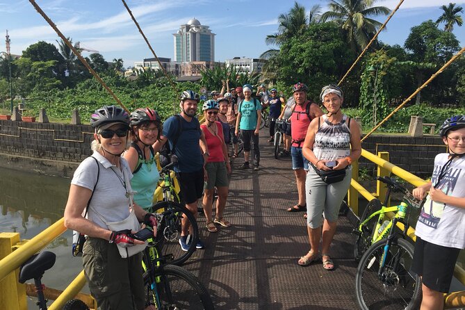 Half-Day Heritage Bike Tour in Kuching - Getting started at Lebuh Wayang (and what can catch you off guard)