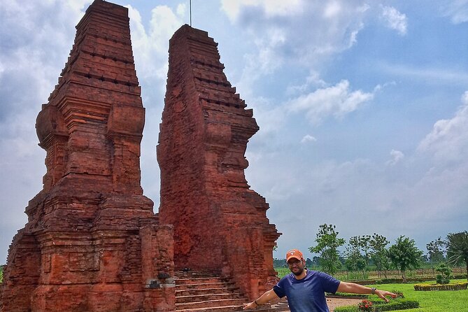Half-Day Private Majapahit Historical Tour from Surabaya - Stop 5: Kedaton Temple complex and the palace puzzle