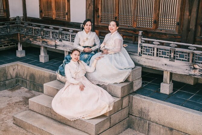 Hanbok Photoshoot and History Tour at Gyeongbokgung Palace - The directing and the duo factor: James and Jacob’s roles