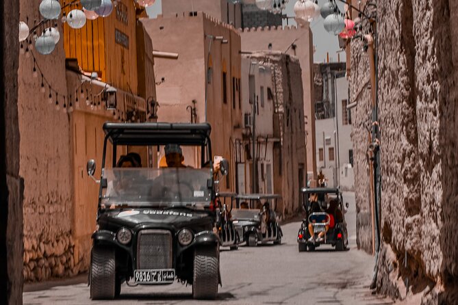Heritage private Tour by classic carts - Al Bustan inn and the renovated houses-in-a-garden feeling
