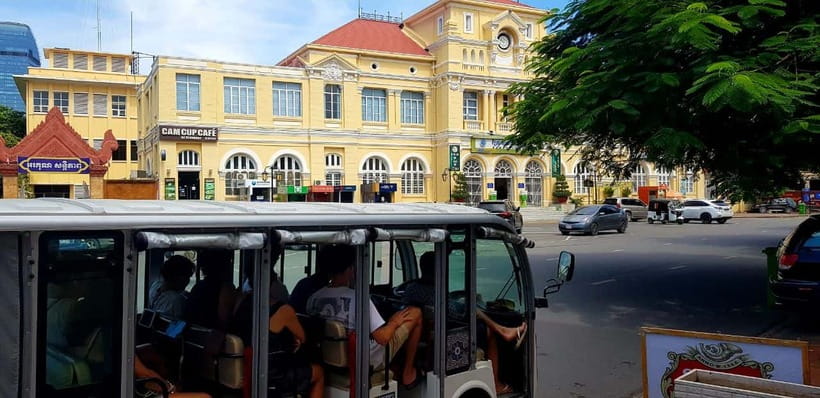Heritage tour of Phnom Penh in electric bus - Key highlights at a glance