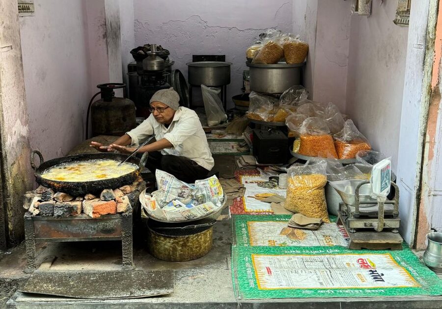 Heritage Walk & Street Food Tasting in Jaipur - The cultural moments that make this tour feel like Jaipur, not just food