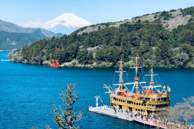Hike Japan Heritage Hakone Hachiri with certified mountain guide - Lake Ashi and the Heiwa no Torii photo moment