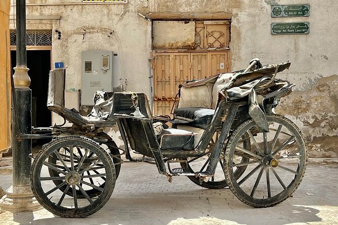 Historical & Heritage Tour in Jeddah Al Balad - Stop 3: Qabel Trail market—electronics, perfume, spices, dates, and honey
