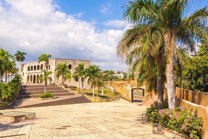 Historical Tour of Santo Domingo and 3 eyes Caves with Lunch - Lunch in the middle: the real energy-saver