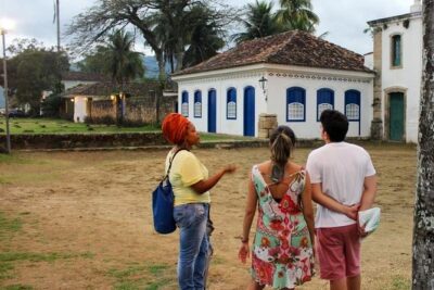 Historical Tour with Cachaça Tasting - BY PARATY TOURS - The guide and the stories that turn stones into meaning