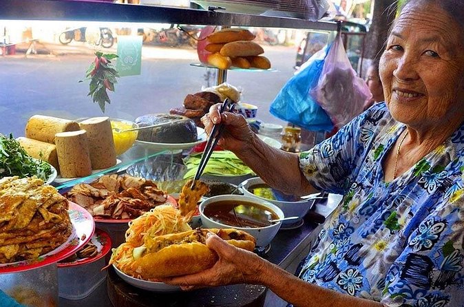 Hoi An Ancient Town - Night Market Street Food Walking Tours - Stop 1: the Hoi An Night Market for street food you can’t easily DIY