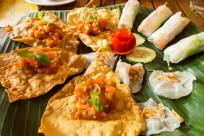 Hoi An Night Market - Ancient Town street food tours by Night - Why 6:00 pm in Hoi An Makes Night Market Food Taste Better