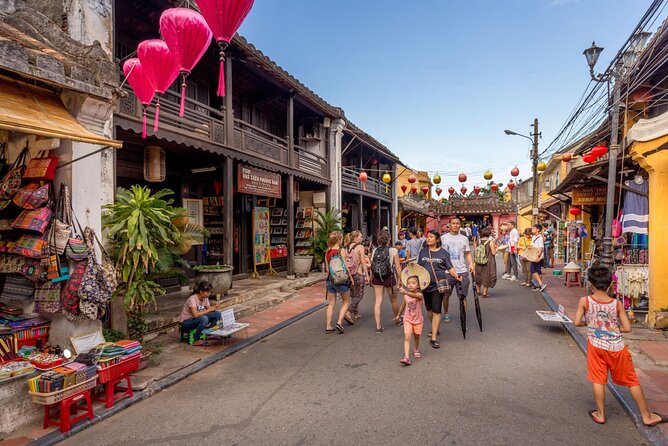 Hoi An Night Market - Ancient Town street food tours by Night - Small Group Size: Why 8–12 People Changes the Whole Night