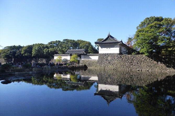 Imperial Palace East Garden and Edo Castle Walking Tour in Tokyo - Key things that make this tour work