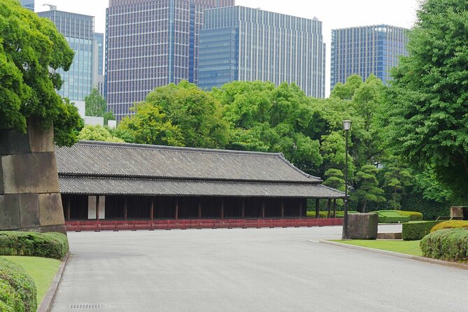 Imperial Palace East Garden and Edo Castle Walking Tour in Tokyo - Imperial Palace East Gardens: What You See When You Don’t Go Inside