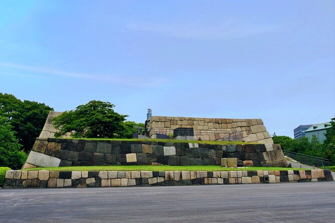 Imperial Palace East Garden and Edo Castle Walking Tour in Tokyo - Guide Quality Is the Product Here: Storytelling That Stays Clear