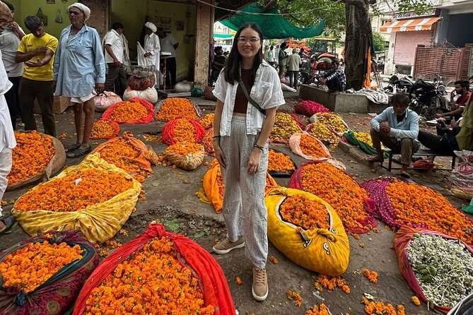 Jaipur Half-Day Heritage Tour by Women-Driven E-Rickshaw - Stop 1: Jaipur Flower Market at first light (and why it’s more than pretty)