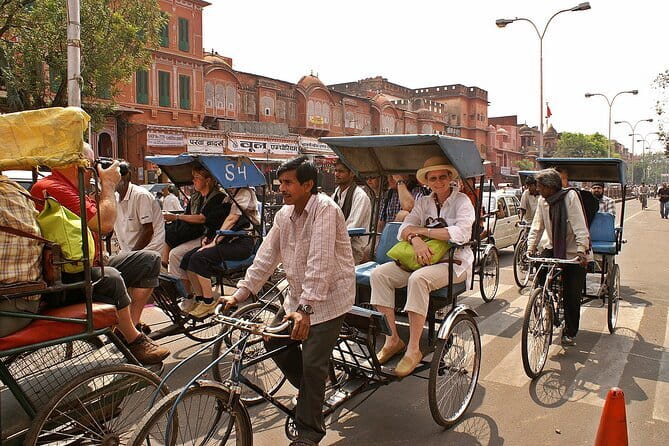 Jaipur Heritage and Old Market Shopping Tour - Pink City Photo Stops: Hawa Mahal, Isarlat Tower, and Tripolia Mausoleum
