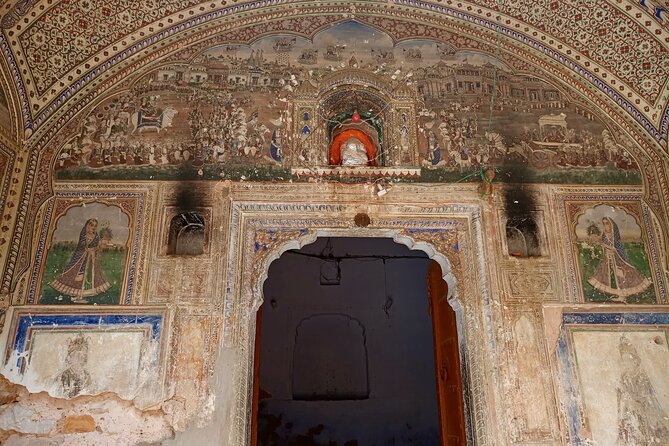 Jaipur@Twilight Guided Heritage City walk tour with Food Tasting - Maniharon ka rasta and bridal lanes: lac bangles and jewelry you can spot from far away