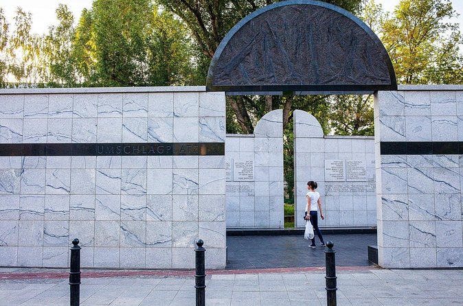 Jewish Heritage and Holocaust Memorial Tour of the Former Ghetto - Umschlagplatz: Deportation Memorial and the Few Surviving Prewar Buildings