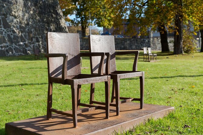 Jewish Heritage Tour in Oslo - Stop 6: Royal Palace Grounds and WWII-Linked Clues (1940–45)