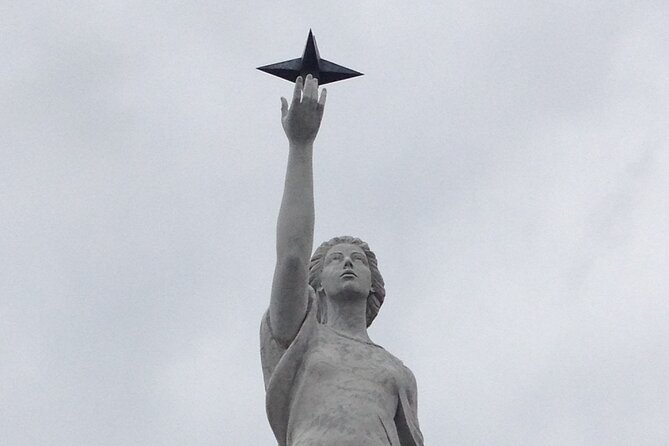 Jewish History Tour of New Orleans - Stop 1: Woldenberg Riverfront Park and the Agam Holocaust Memorial